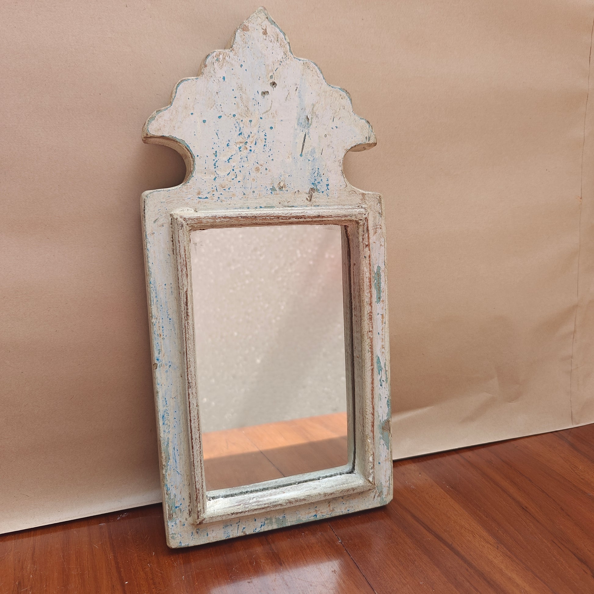 Vintage distressed white crown-top mirror, 33.5 x 16 cm, front view